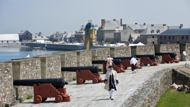 Battling for the Fortress Louisbourg