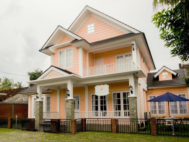 Moved into a Peach House (Parental Divorce)