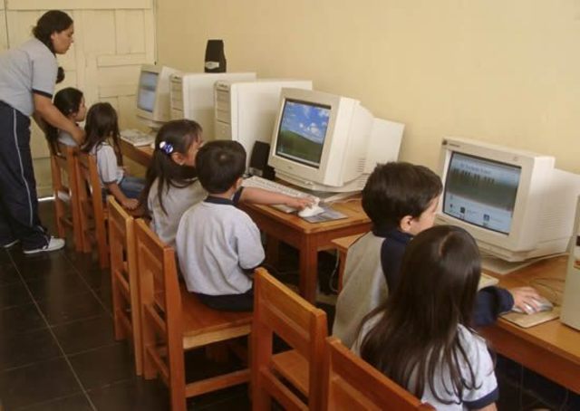llegan las primeras computadoras personales al salón de clase