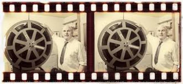 George Eastman descubre la película flexible de celuloide