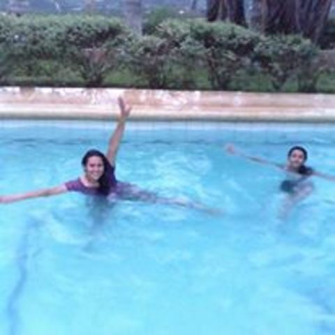 DISFRUTANDO CON MI HERMANA.