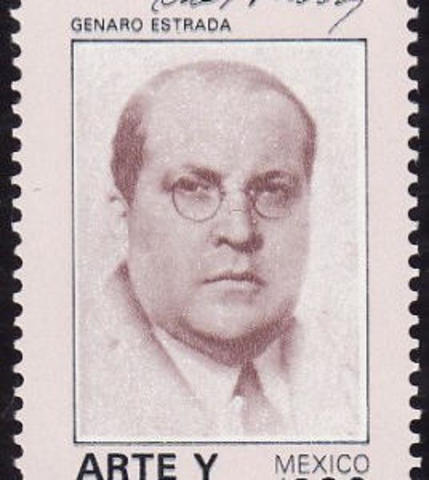 Genaro Estrada secretario de relaciones exteriores enuncio la doctrina con su mismo nombre.