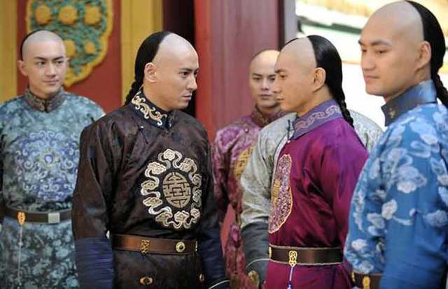Chinese men required to wear Manchu hairstyle