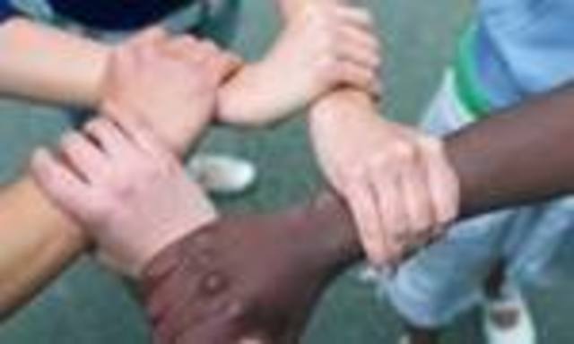 Se exige el retorno a la democracia.