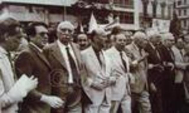 Exigen ir a elecciones.