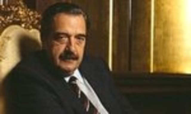 Asume Raúl Alfonsín