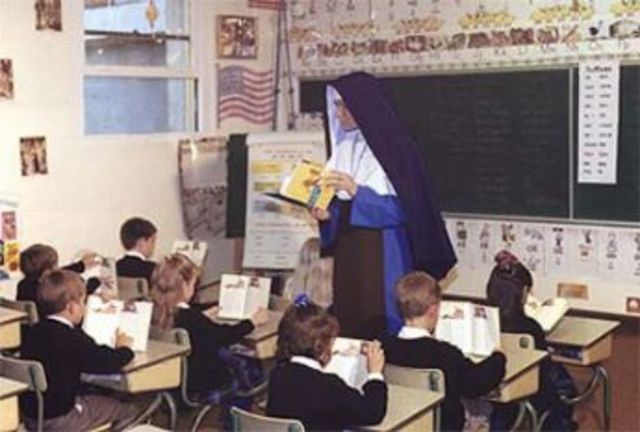 El ministerio de instrucción introdujo  programas de materiales.