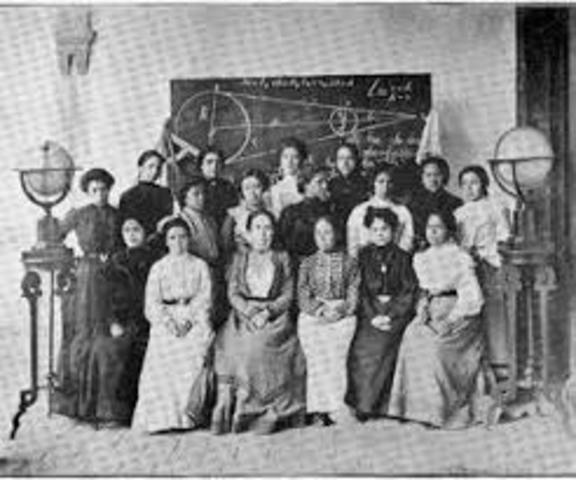 Creación de la Escuela Normal