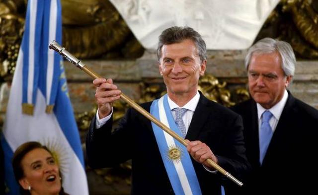 Asume Macri.