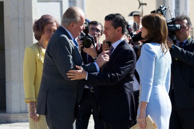Peña Nieto recibió un premio en España
