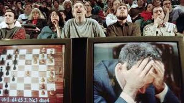 La máquina vence al hombre, jugando al ajedrez Deep Blue