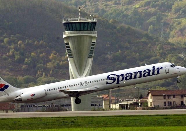 Un avión de Spanair se estrella en Barajas