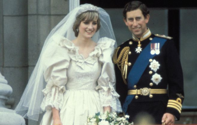 El heredero de Isabel II, Carlos de Inglaterra, contrae matrimonio