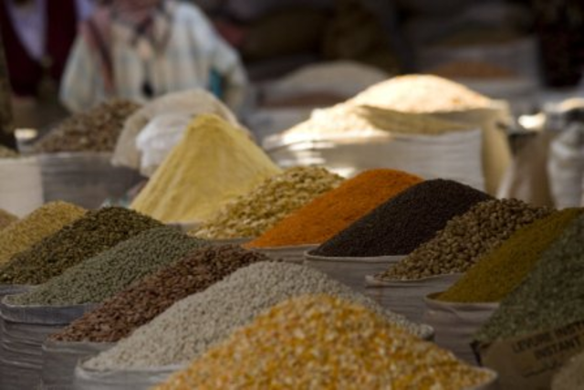 Nomaden plunderen voorraadschuren