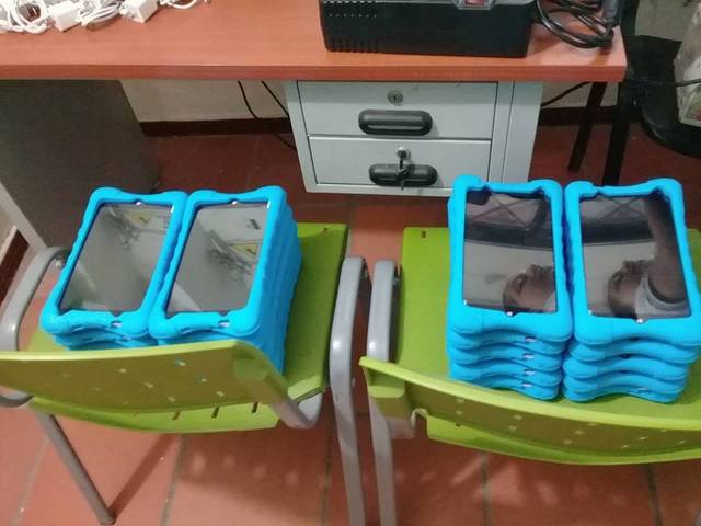 Entrega de tablets a los docentes