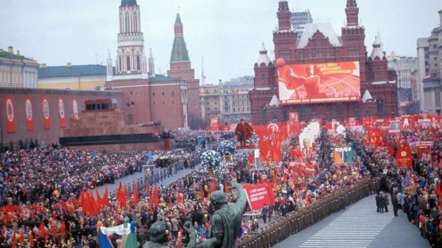 Последняя официальная первомайская демонстрация.