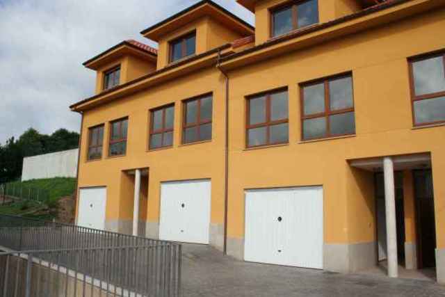 FELIZ,Nos vamos a una  casa todos juntos