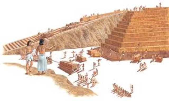 Bouw eerste piramide