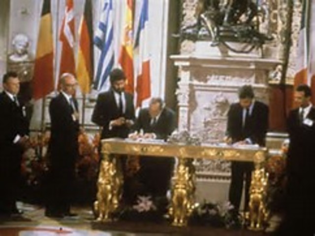 Tratado de adhesión de España y Portugal a las Comunidades Europeas