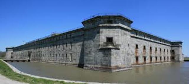 Dutch build a fort near Newcastle.