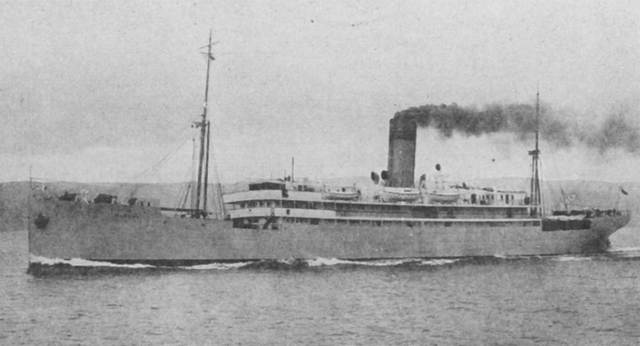 Great Britain Mounts guns on merchant ships