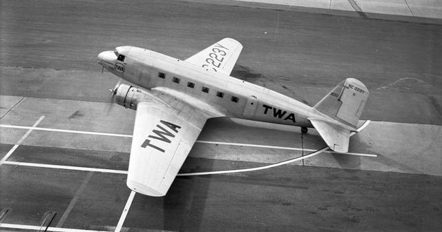 Douglas introduces the 12-passenger twinengine