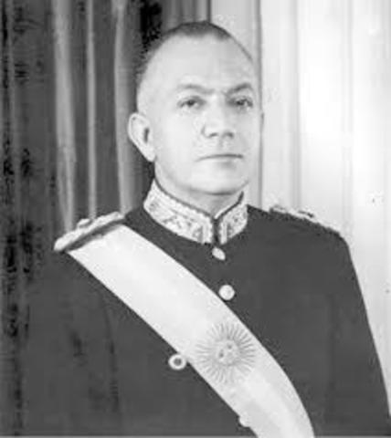 Asume Roberto Marcelo Levingston