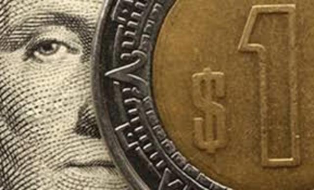 El peso se devalúa más de 50%