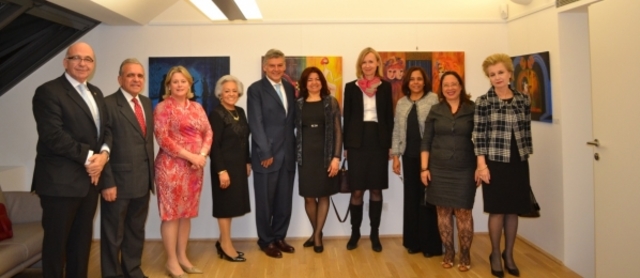 Mujeres En Altos Cargos.