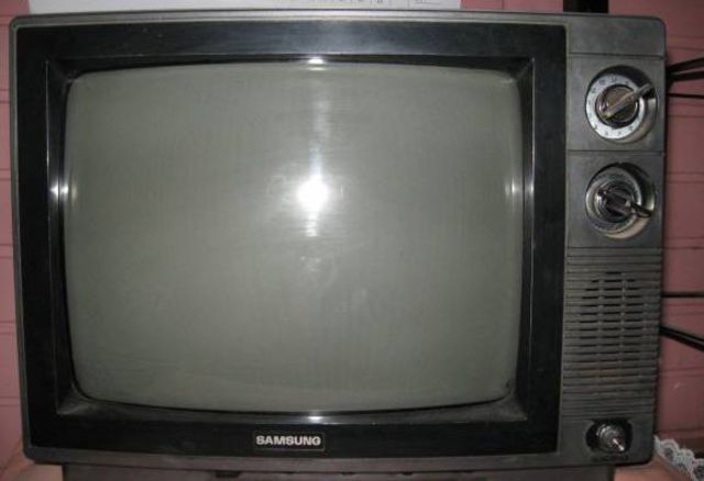 EL TELEVISOR A COLOR
