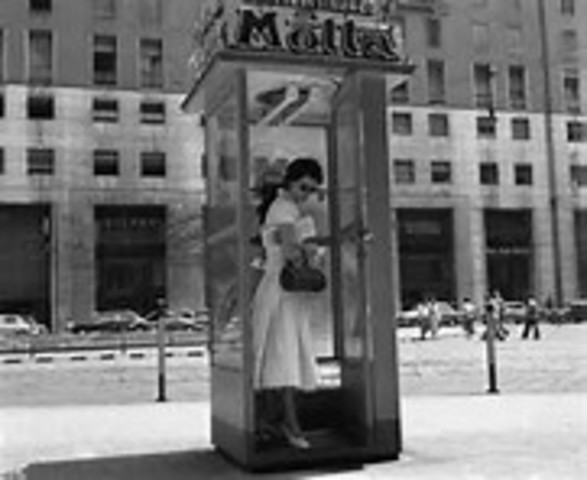 Primer telèfon públic de pagament