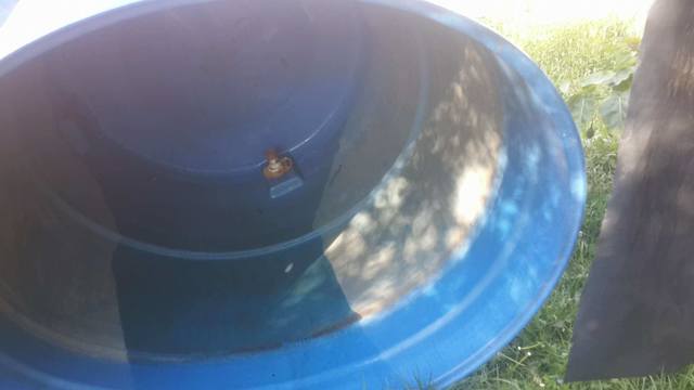 Preparación de recipiente donde van a ir los peces.