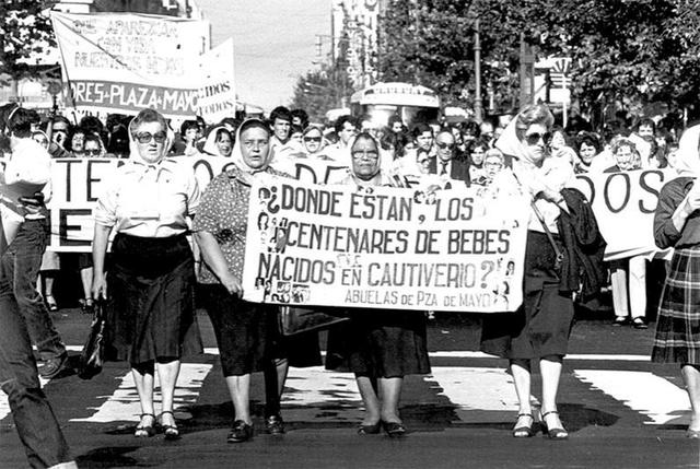 Surgimiento de "Madres Plaza de Mayo"