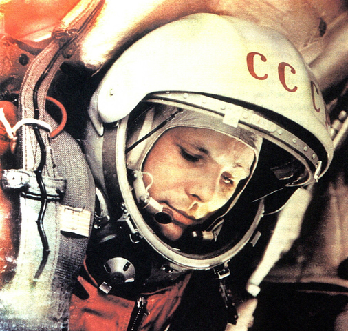 Первый полёт вокруг Земли космонавта Ю. А. Гагарина на корабле-спутнике "Восток" (СССР).