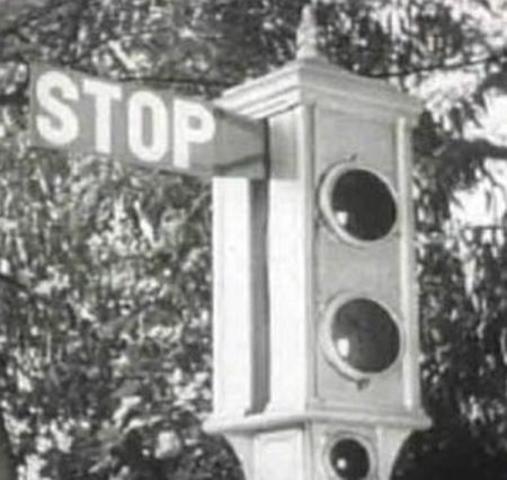 Англия. Первый двухсекционный светофор.