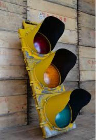 Москва. Первый трехсекционный светофор.