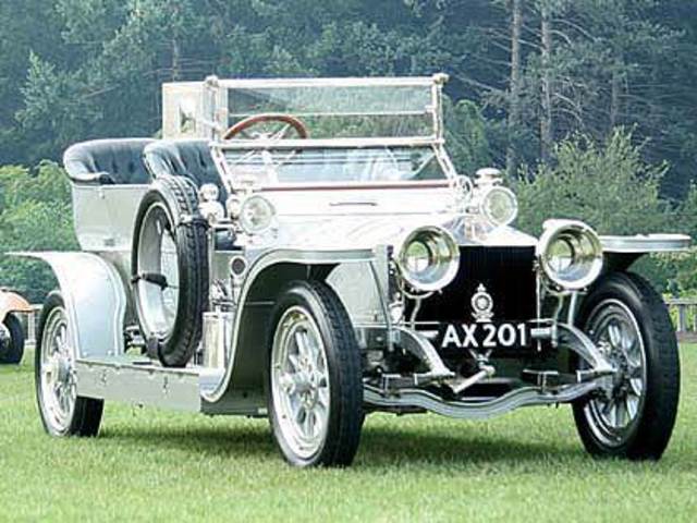 Автомобиль Rolls-Royce.