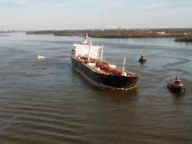 Millions of oil spill into the Delaware
