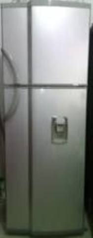 NEVERA CON DISPENSADOR