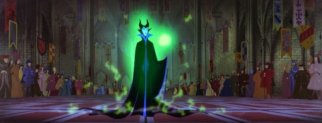 la hada se aparece en la fiesta, para ponerle un hechizo a la princesa