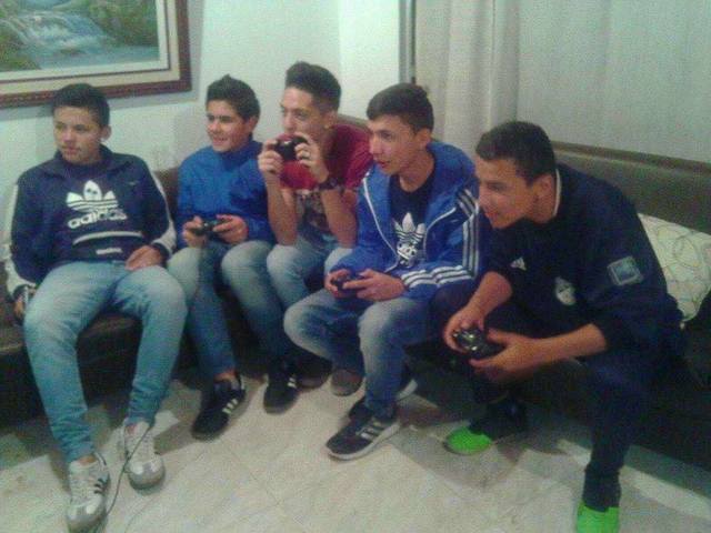 Jugando xbox con mis amigos