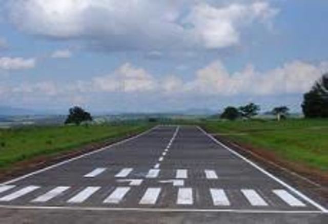 Un enfoque MPC de programación dinámica para la conducción automática a lo largo de las pistas y su realización con controladores de dirección en línea.(Andreas huber, Matthias gerdts.)