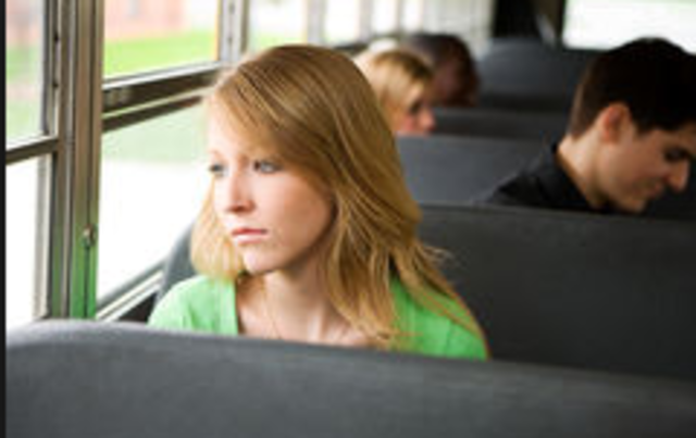 se prepara para ir al colegio