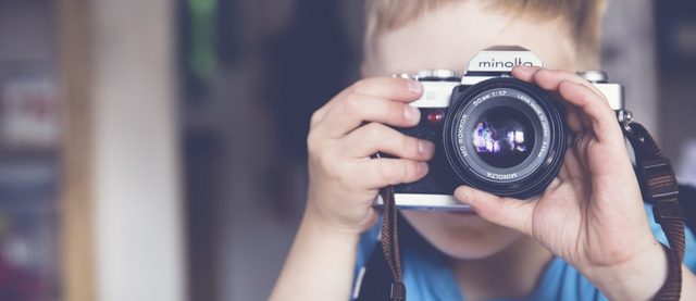 la videocámara y la maquina de escribir