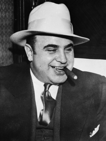 Al Capone moves to Chicago