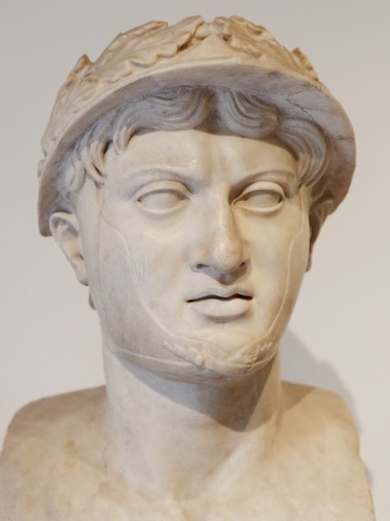 Pyrrhus born