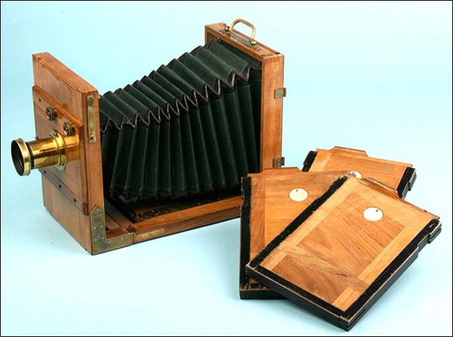 Camara Fotografica (Charles Y Jacques Vincent Louis Chevailer)