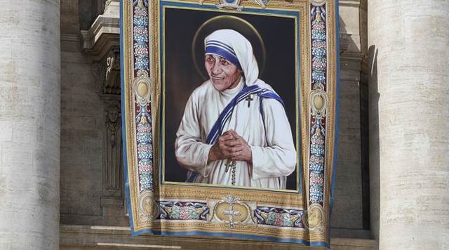 Mother Teresa is named a saint