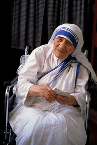 Mother Teresa establishes Missionaries of Charities