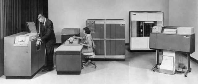 Algunas de las computadoras que se construyeron ya con transistores fue la IBM 1401